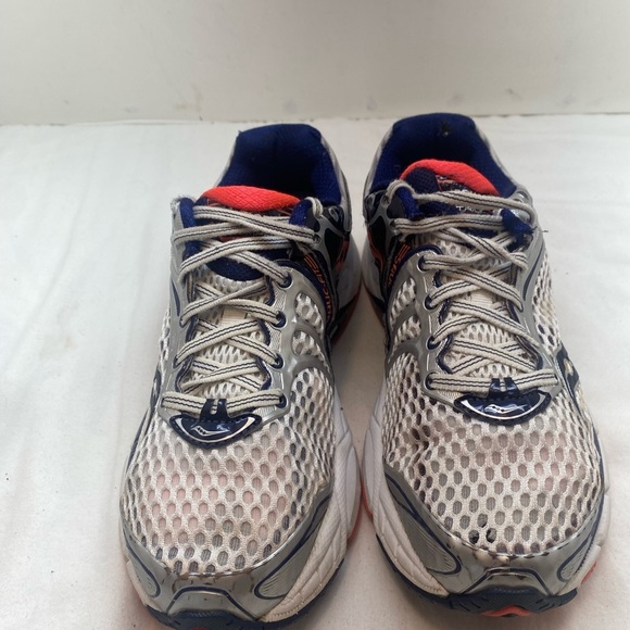 Saucony Triumph women’s size 9.5 in fair condition - Picture 3 of 10